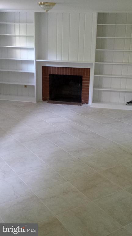 Building Photo - 8212 Hawthorne Rd