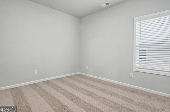 Building Photo - 270 S Ridge
