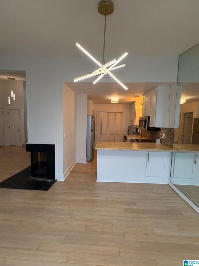 Building Photo - 118 W Green