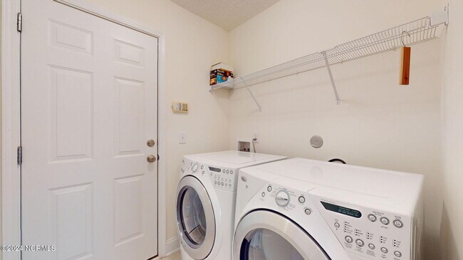 Building Photo - 536 Catamaran Dr