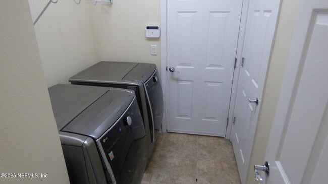Building Photo - 3854 Silverpoint Ln