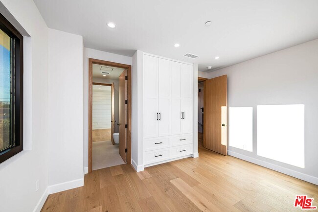 Building Photo - 12427 Cumpston St