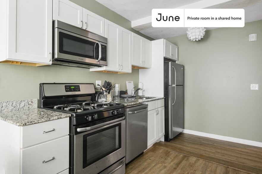 Building Photo - Room in Shared 3 bed/1 bath home