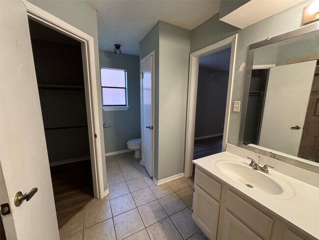 Building Photo - 1506 Park Maple Dr