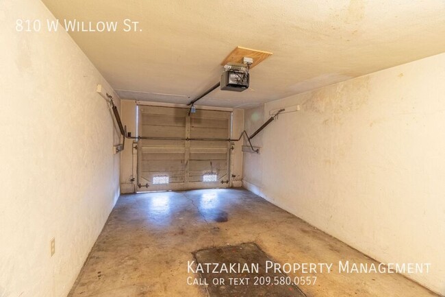 Building Photo - Large 2-Story 1-Bedroom 1.5 Bath Midtown T...