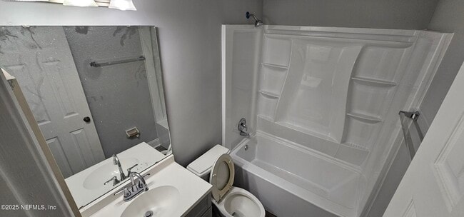 Building Photo - 7610 Baymeadows Cir W