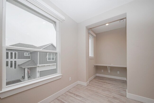 Building Photo - 10014 Granary Dr