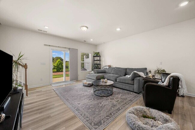 Building Photo - "Charming 3-Bed Townhouse with Granite Touches & Garage in Concord!"