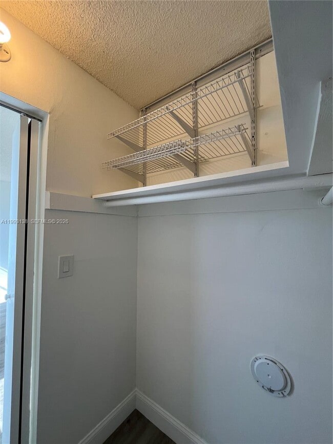 Building Photo - 1100 SE 4th Ave