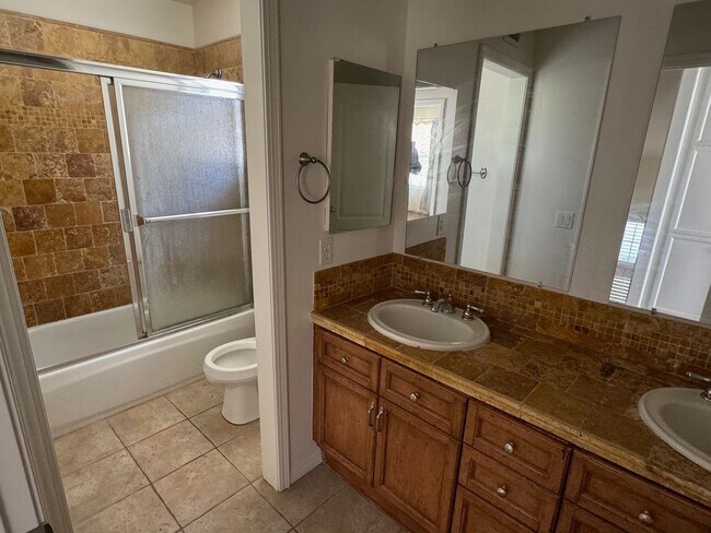 Building Photo - Updated newer home in gated Lang Ranch community