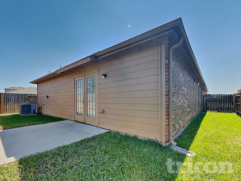 Building Photo - 417 Palomino Stand Dr