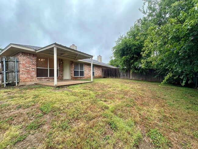 Building Photo - 638 Park Place Drive