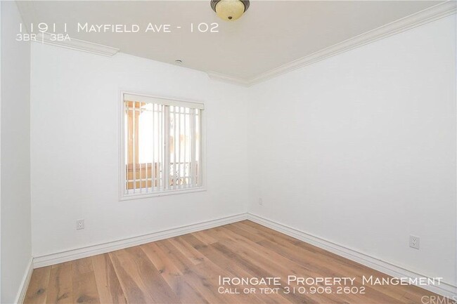 Building Photo - 11911 Mayfield Ave