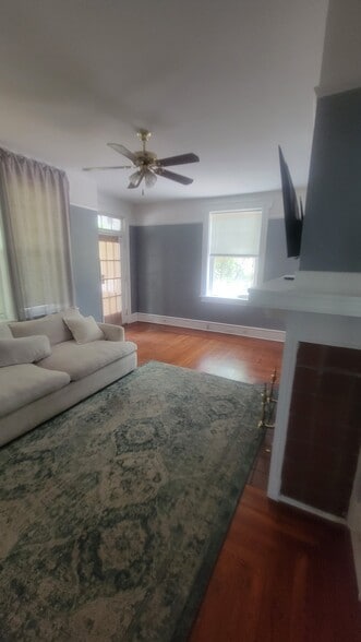 Building Photo - 148 W 6th St