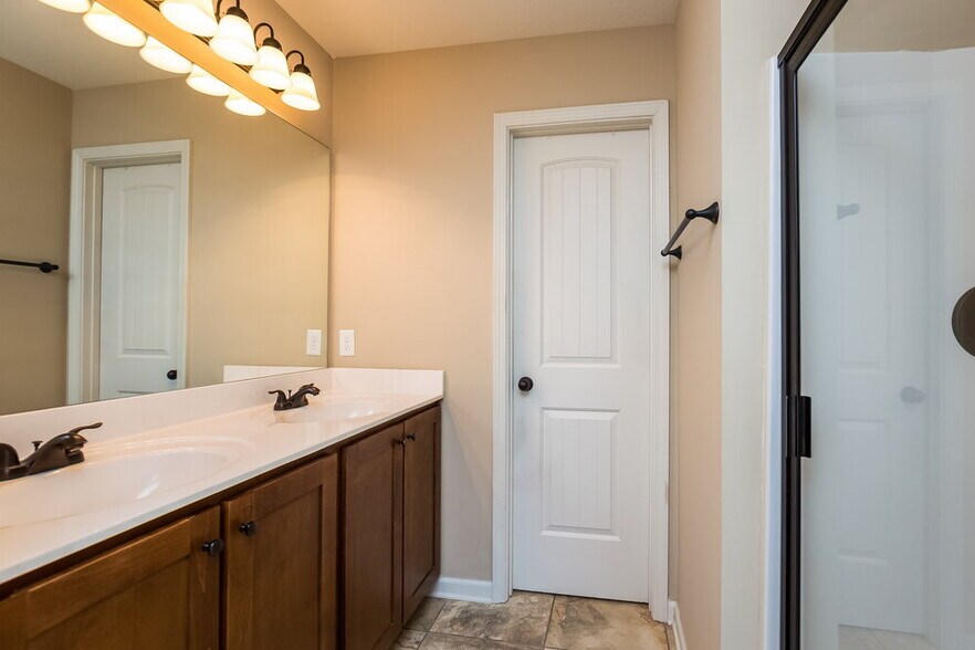 Building Photo - 2733 Sapper Ln