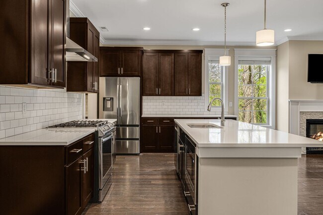 Building Photo - Stunning 3-Bedroom Townhome in Black Mountain's Sweet Birch Commons