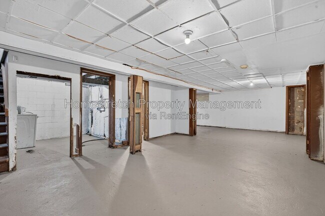 Building Photo - 452 Bluff Dr