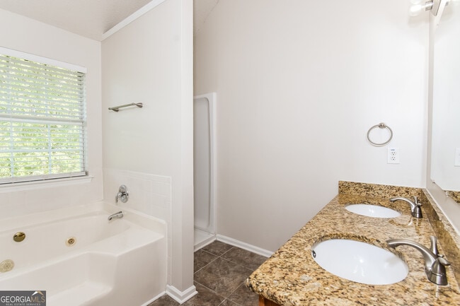 Building Photo - 1399 Crestlake Ct