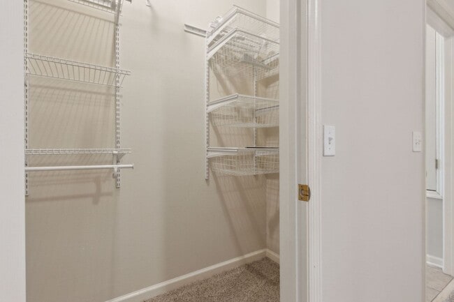 Building Photo - VICTORIA PARK TOWNHOUSE DEED RESTRICTED AR...