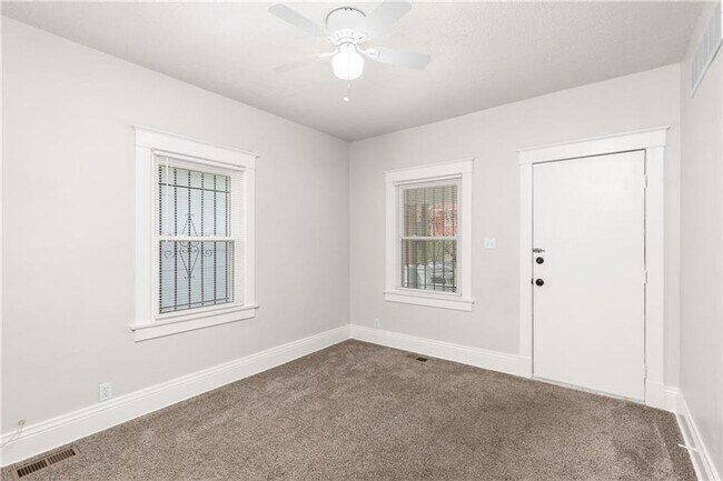 Building Photo - Charming Renovated 2 Bedroom Bungalow