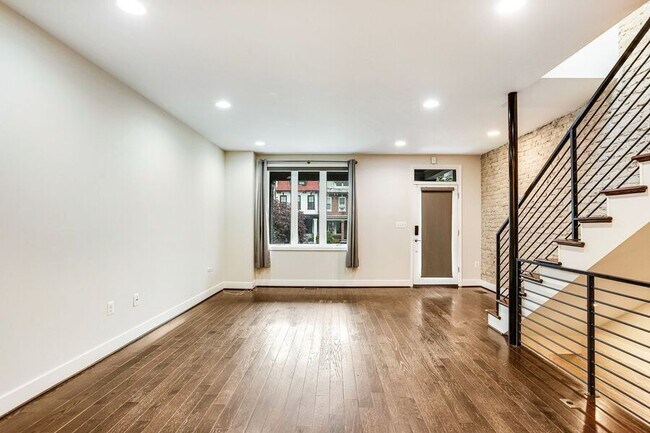 Building Photo - 620 Farragut St NW