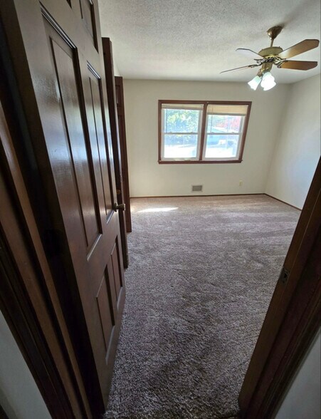 Building Photo - 4419 Sterling Ave