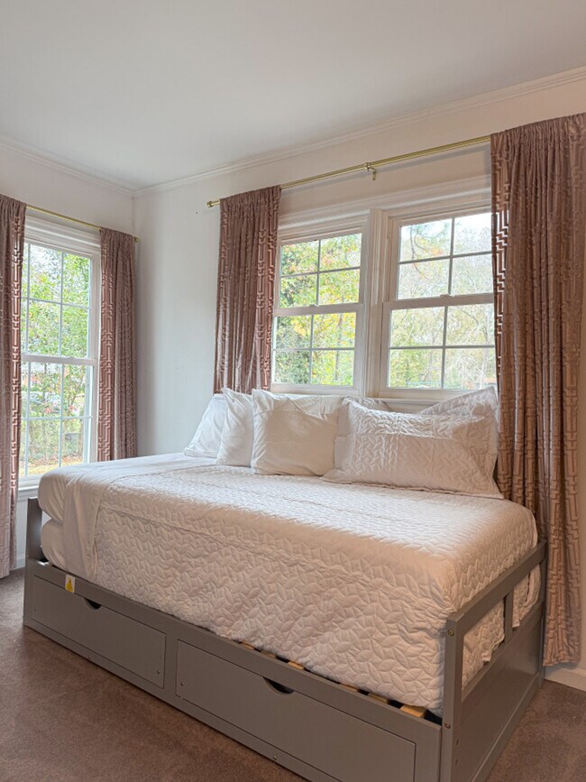 Building Photo - 7601 Bedfordshire Dr