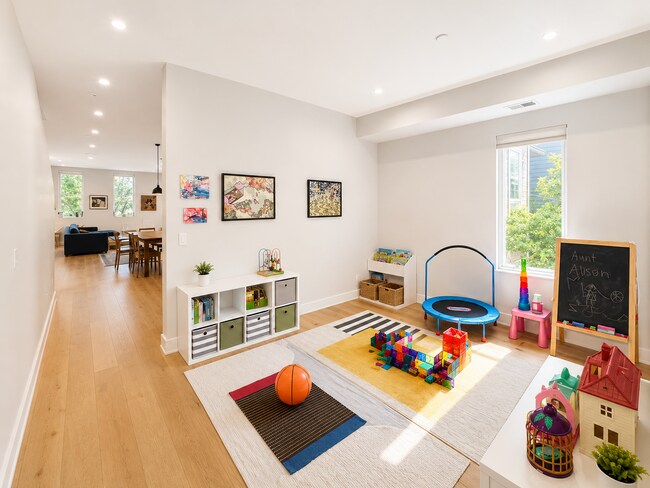 Building Photo - LUXURY CONDO BY METRO