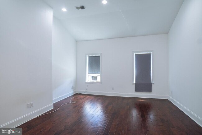 Building Photo - 1212 N 5th St