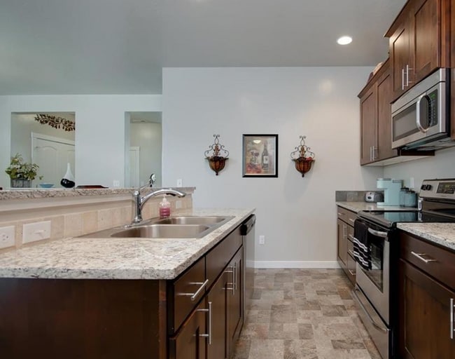 Building Photo - 3 Bedroom 2.5 Home with a 2 Car Garage Meridian