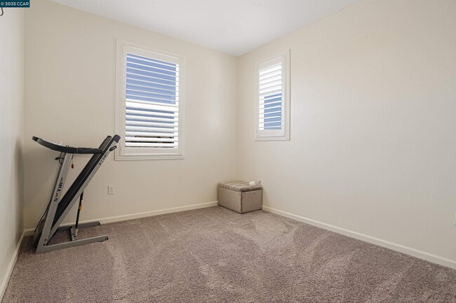 Building Photo - 546 Avanti Way