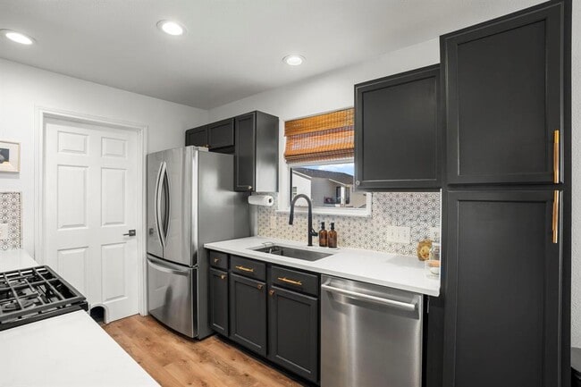 Building Photo - 6208 Perlita Dr