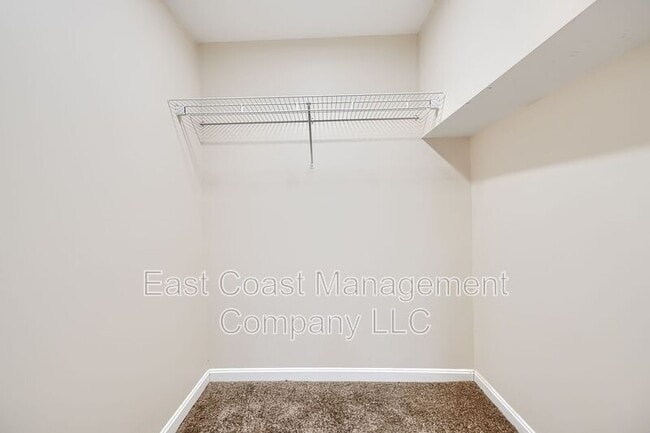 Building Photo - 3028 Chelsea Terrace