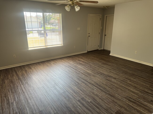 Building Photo - 1435 Arapaho Trail