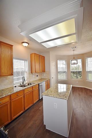 Building Photo - 1402 Lost Creek Dr