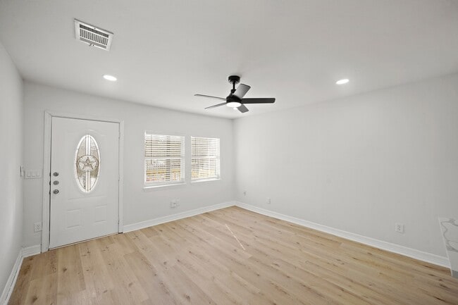 Building Photo - 3501 Farmer St