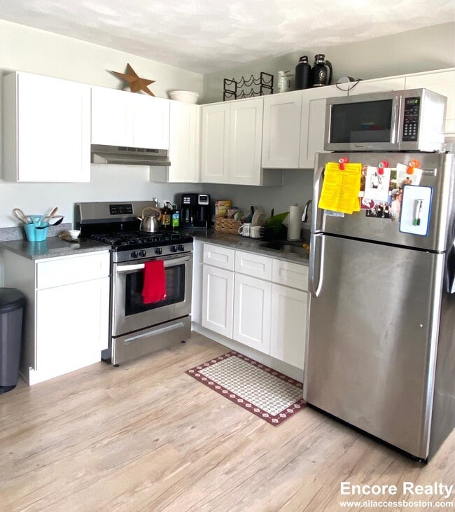 Building Photo - 194 Sumner St