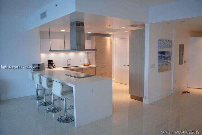 Building Photo - 17301 Biscayne Blvd