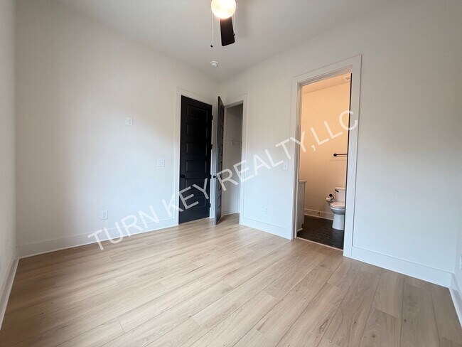 Building Photo - Townhouse for Rent in Hoover