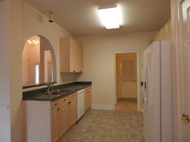 Building Photo - 2109 Elderberry Dr