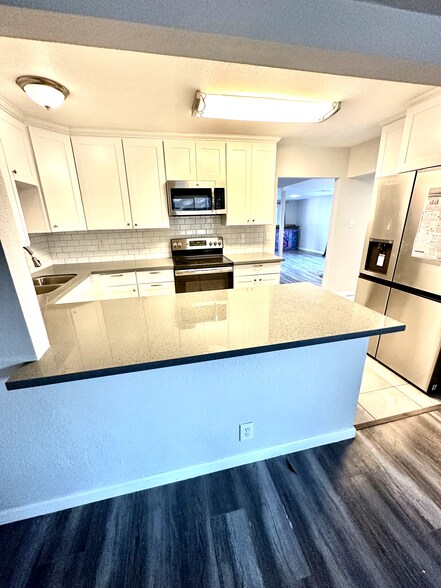 Building Photo - 2037 Robert Way