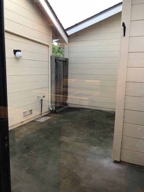 Building Photo - Great 2 Bedroom 2 Bath Condo in Seaside