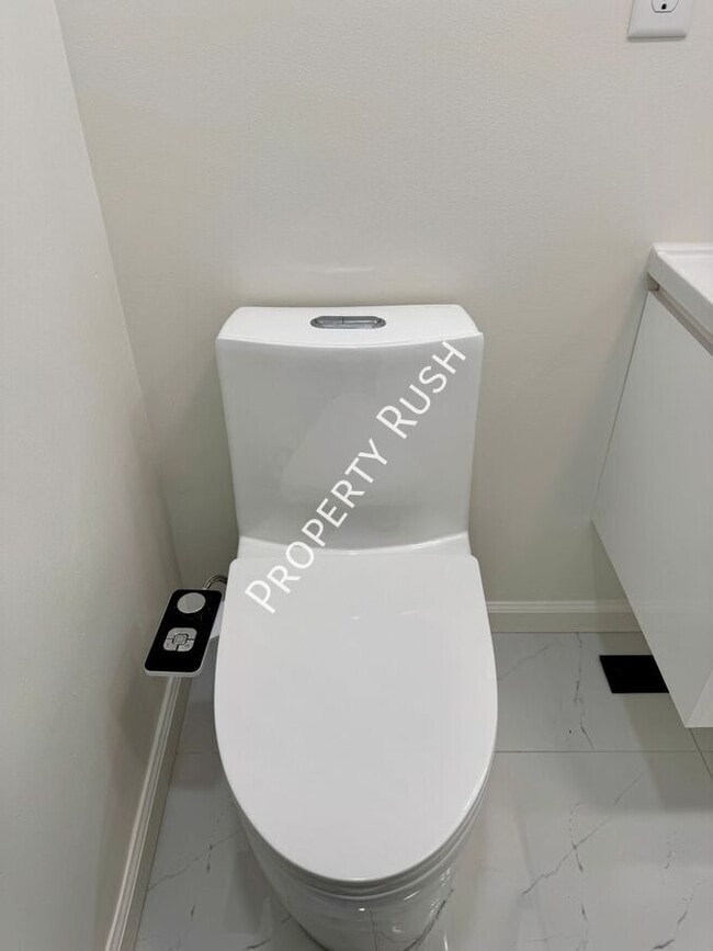 Building Photo - 7339 Brookside Dr