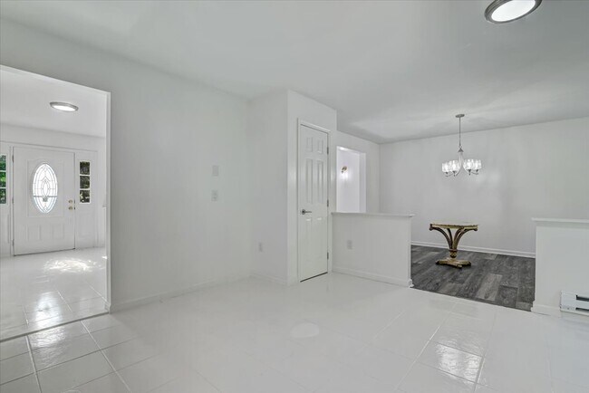 Building Photo - 198 White Pine Trl