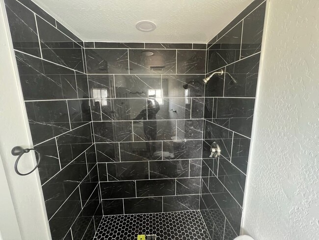 Building Photo - Remodeled 4 Bed/2 Bath in great ASU neighborhood