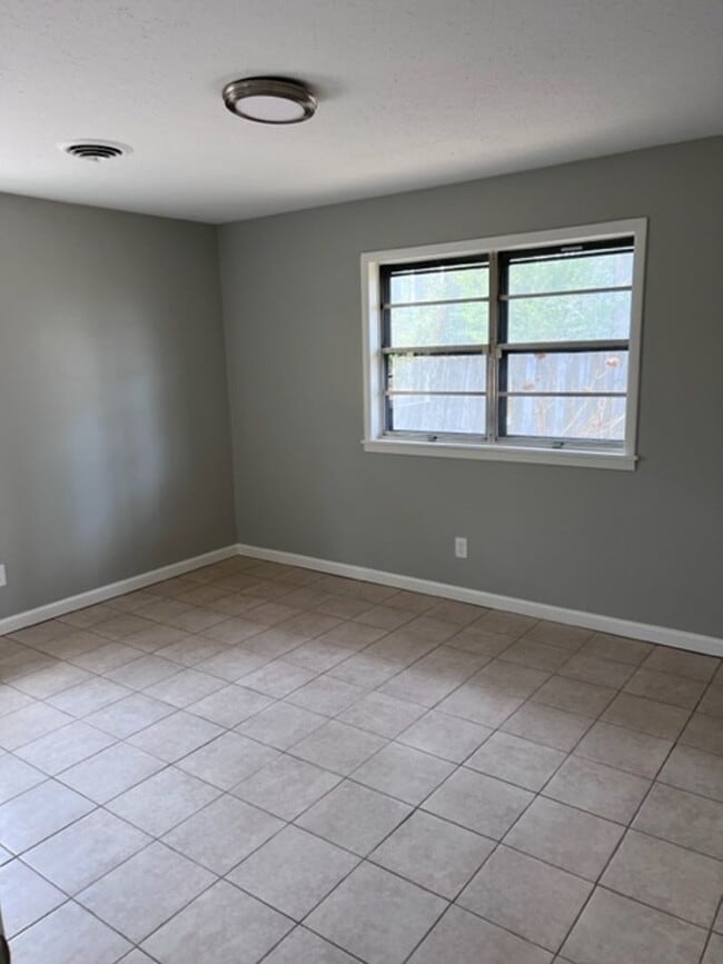 Building Photo - Renovated 4 Bedroom 2 Bath Home for Rent!!