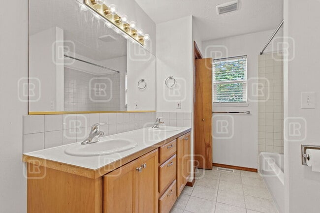 Building Photo - 1325 W Qualchan Dr