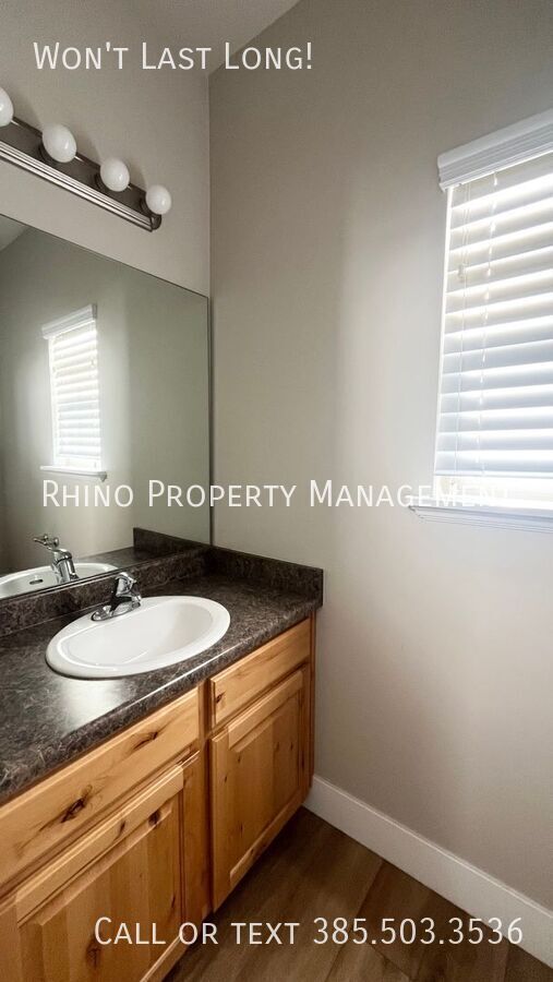 Building Photo - 2343 Adelaide Dr