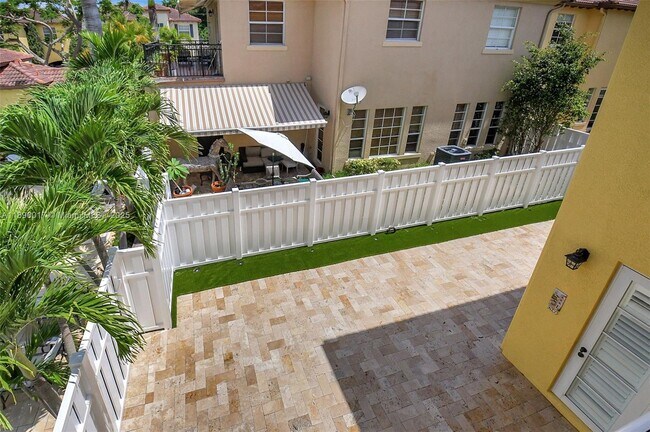 Building Photo - 67 Via Poinciana St