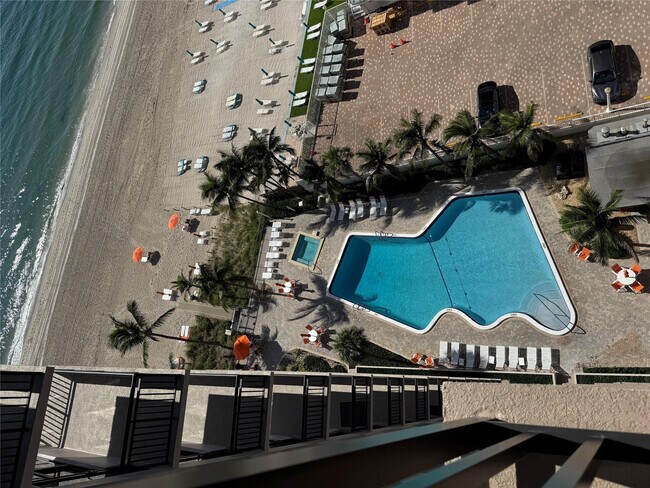 Building Photo - 3800 Galt Ocean Dr